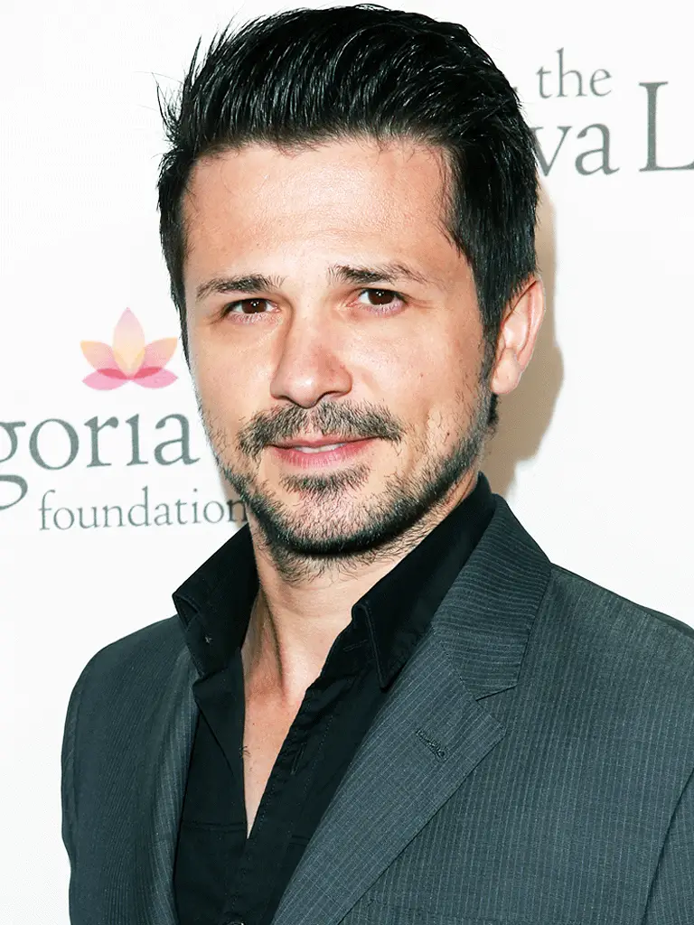 How tall is Freddy Rodriguez?